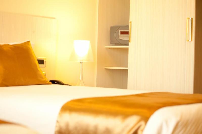 Hotel Florenca Luanda Luaran gambar